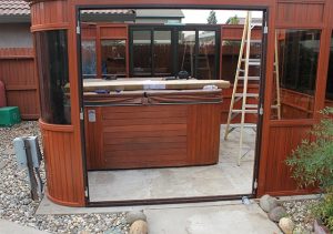 6. Attach the aluminium door frame and the remaining two large Extension Panels.